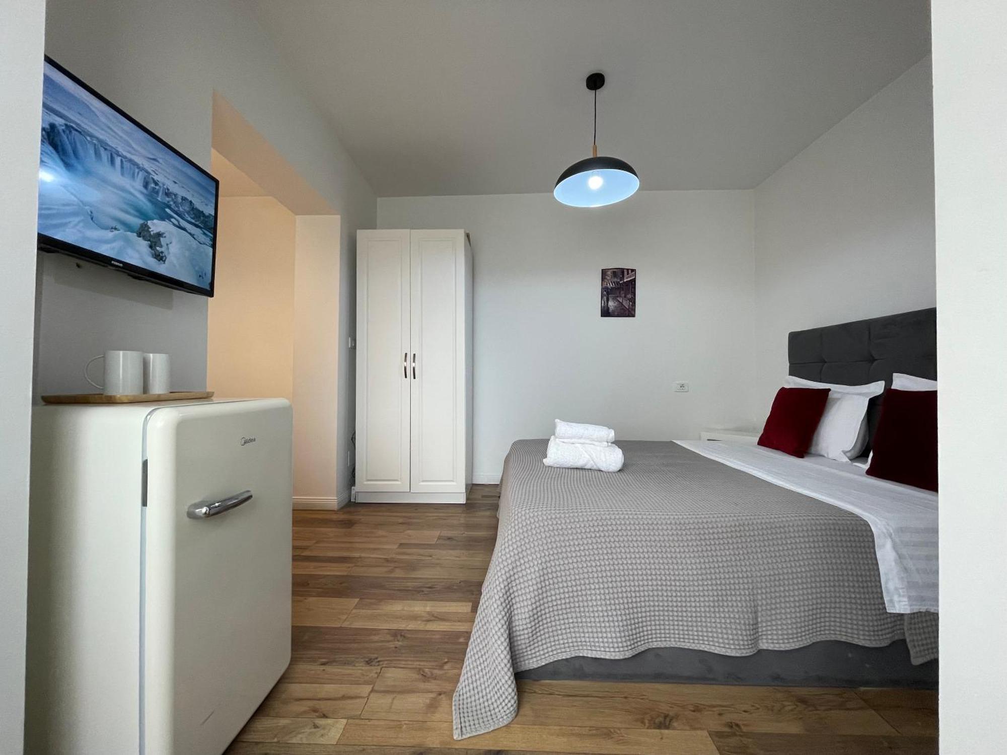 Central Studio Apartments 티라나 외부 사진